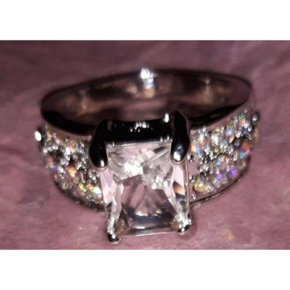 Elegant Women's Size 8 18k White Gold Filled Ring - Picture 4 of 7